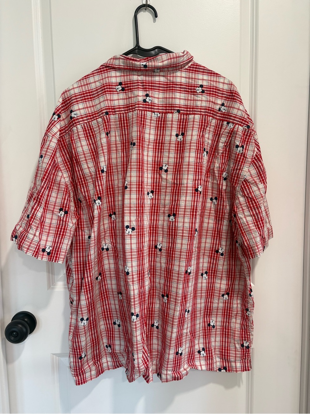 Men’s Old Navy Red and White Plaid Short-Sleeve Button-Down Shirt - Picture 3 of 3
